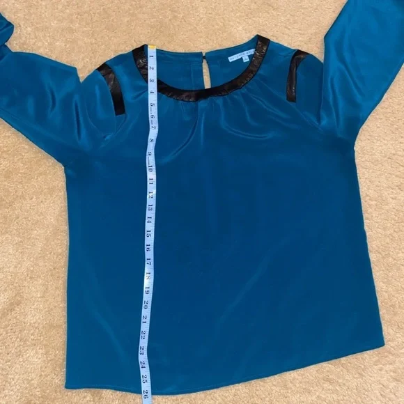 ▪️Antonio Melani Leather Trim Accent Top▪️ - Picture 9 of 11